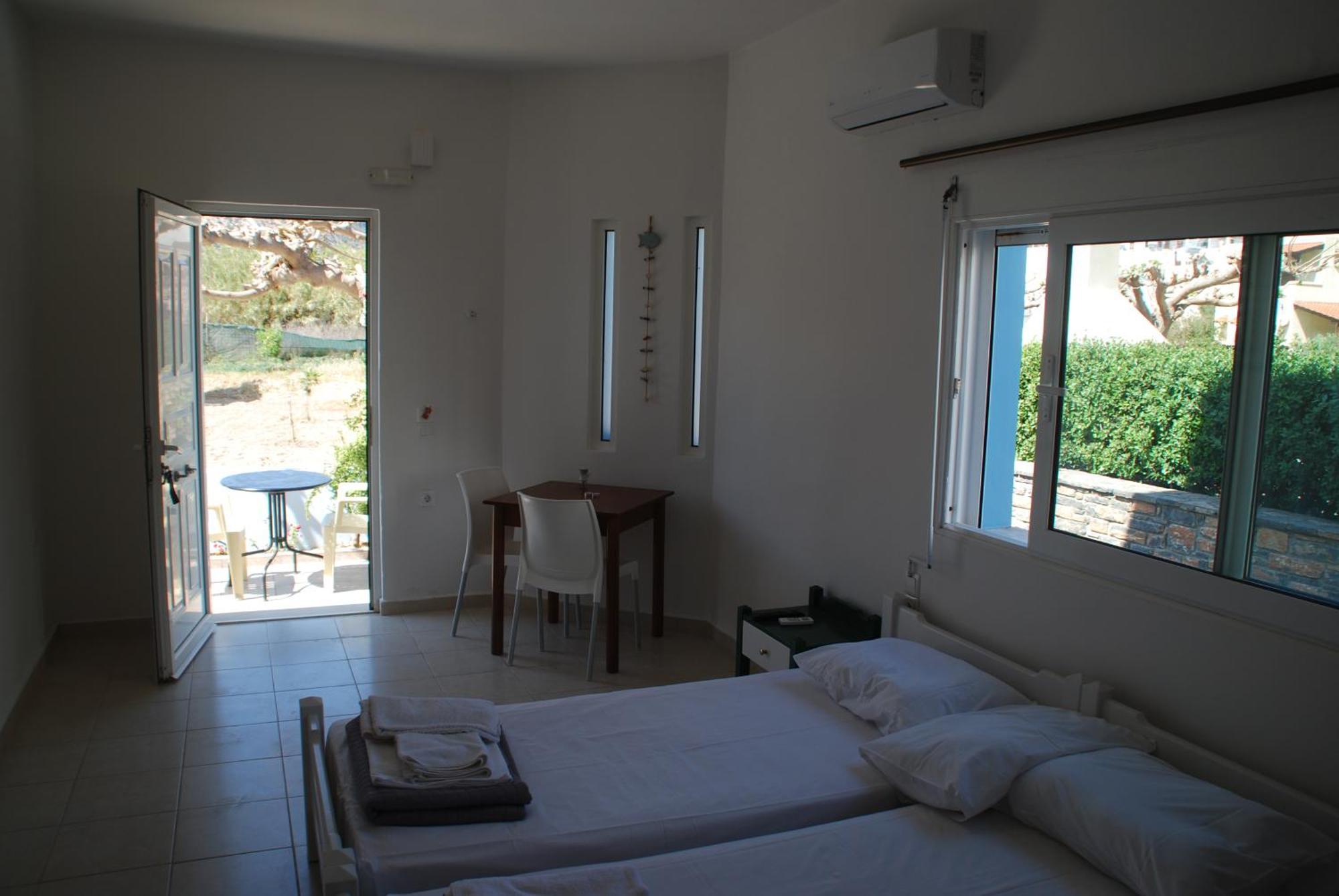 Soula Appartments Makrýgialos Exteriör bild
